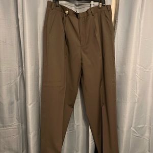 Mens Arrow Tan Dress Pants 40x32. 70% wool 30% polyester